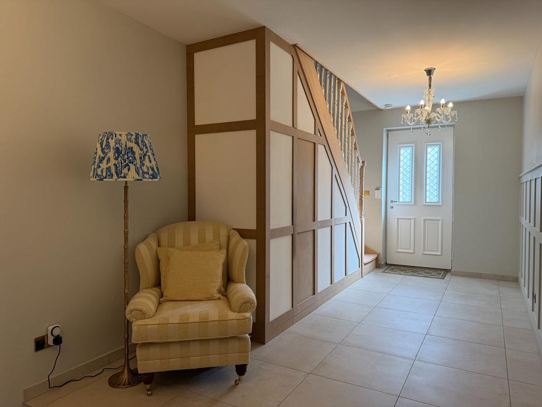 FAUX Ferme rénovée avec finition exceptionnel, piscine et 3 hectares de terrain 14