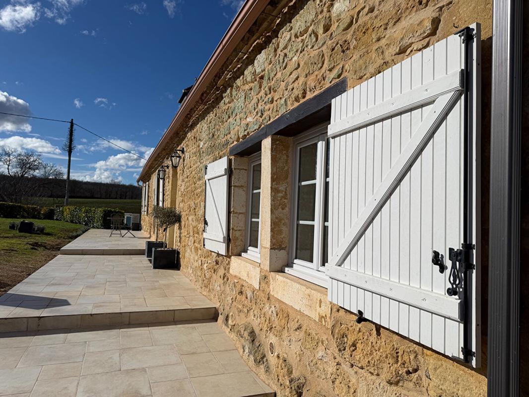 FAUX Ferme rénovée avec finition exceptionnel, piscine et 3 hectares de terrain 16