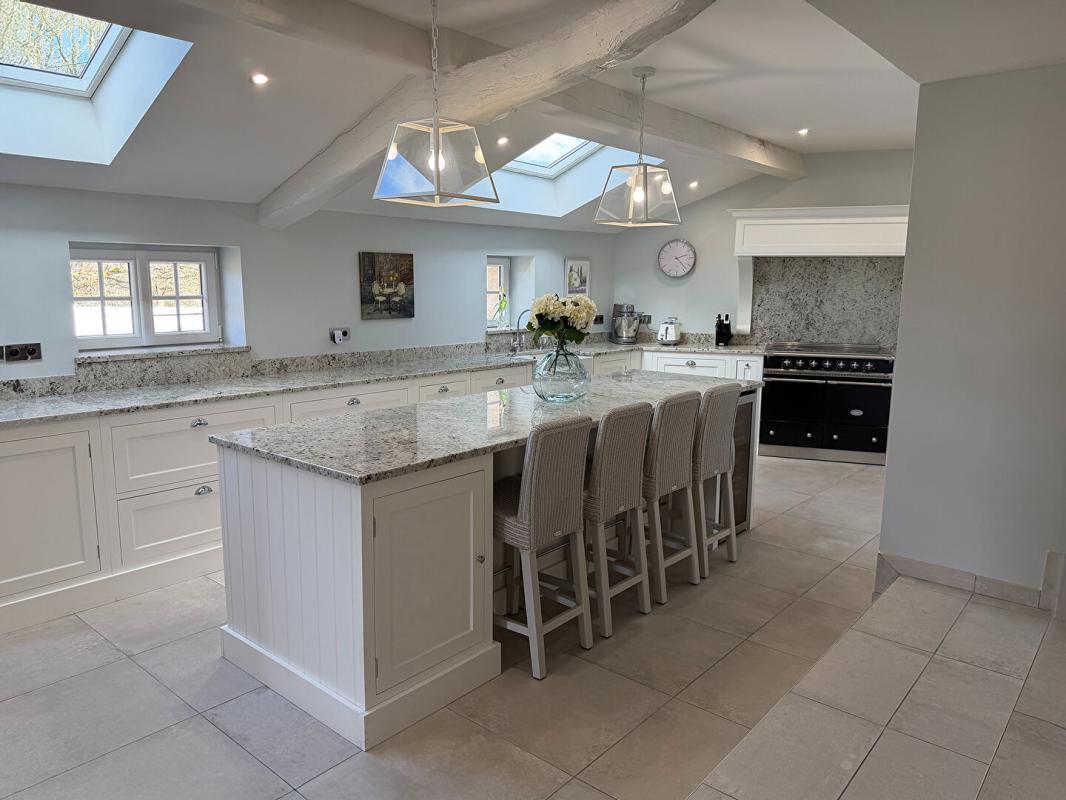 FAUX Ferme rénovée avec finition exceptionnel, piscine et 3 hectares de terrain 5