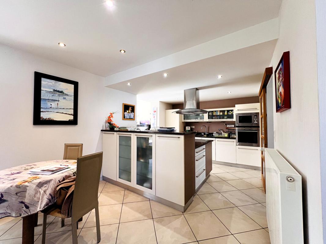 SURZUR Surzur- Maison 205m2- 5 ch- Garages- Atelier- 1824m2 Terrain 12