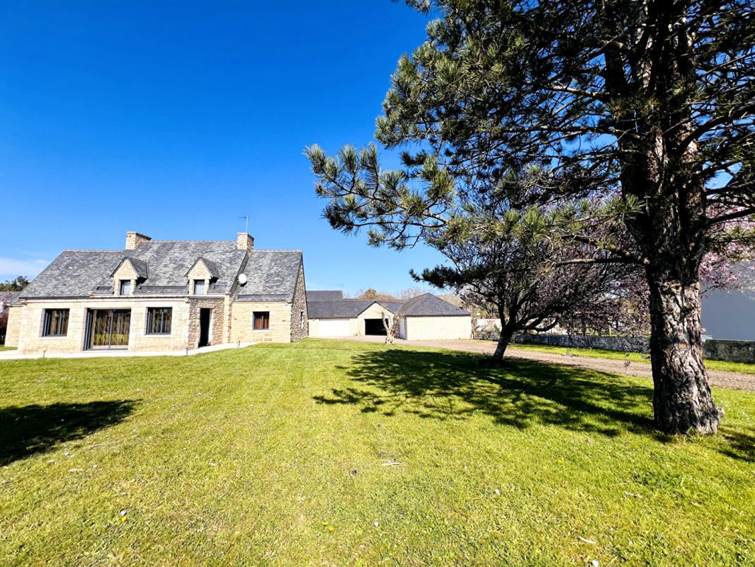 SURZUR Surzur- Maison 205m2- 5 ch- Garages- Atelier- 1824m2 Terrain 8