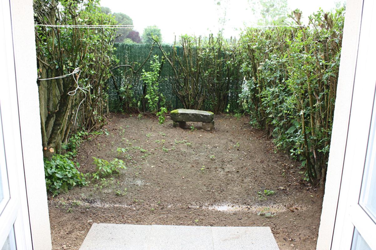 LARDY Studio meublé avec jardinet 20m² 2