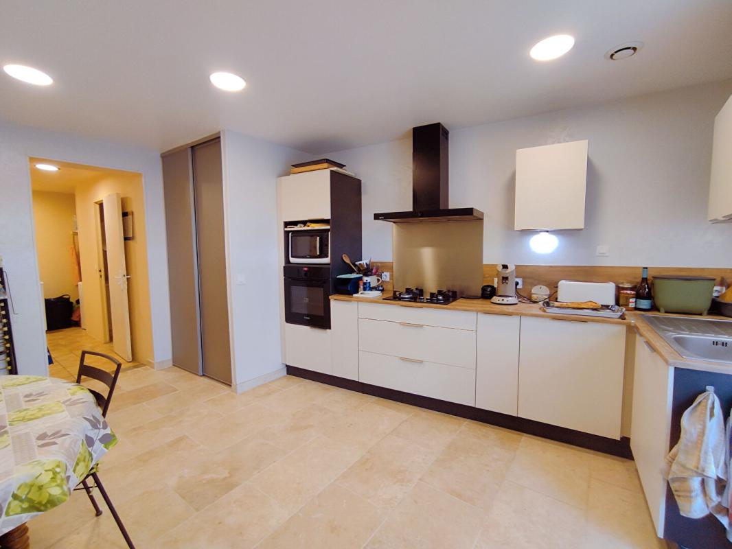 USSEAU Maison de pays 7 pièces 187 m2 avec grange sur 1 HA 10