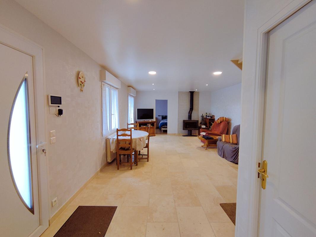 USSEAU Maison de pays 7 pièces 187 m2 avec grange sur 1 HA 11