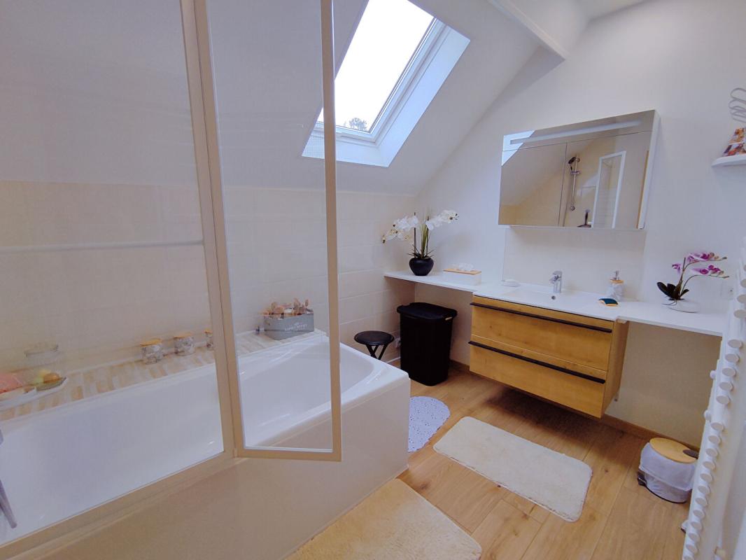 USSEAU Maison de pays 7 pièces 187 m2 avec grange sur 1 HA 15