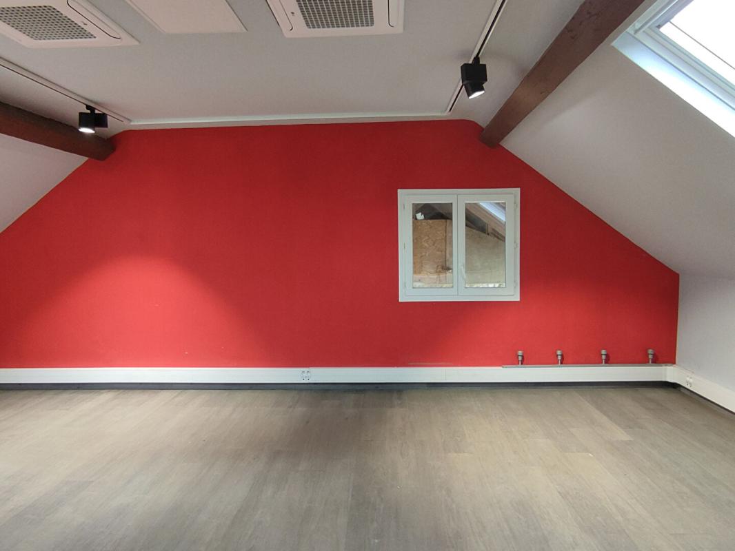 USSEAU Maison de pays 7 pièces 187 m2 avec grange sur 1 HA 17