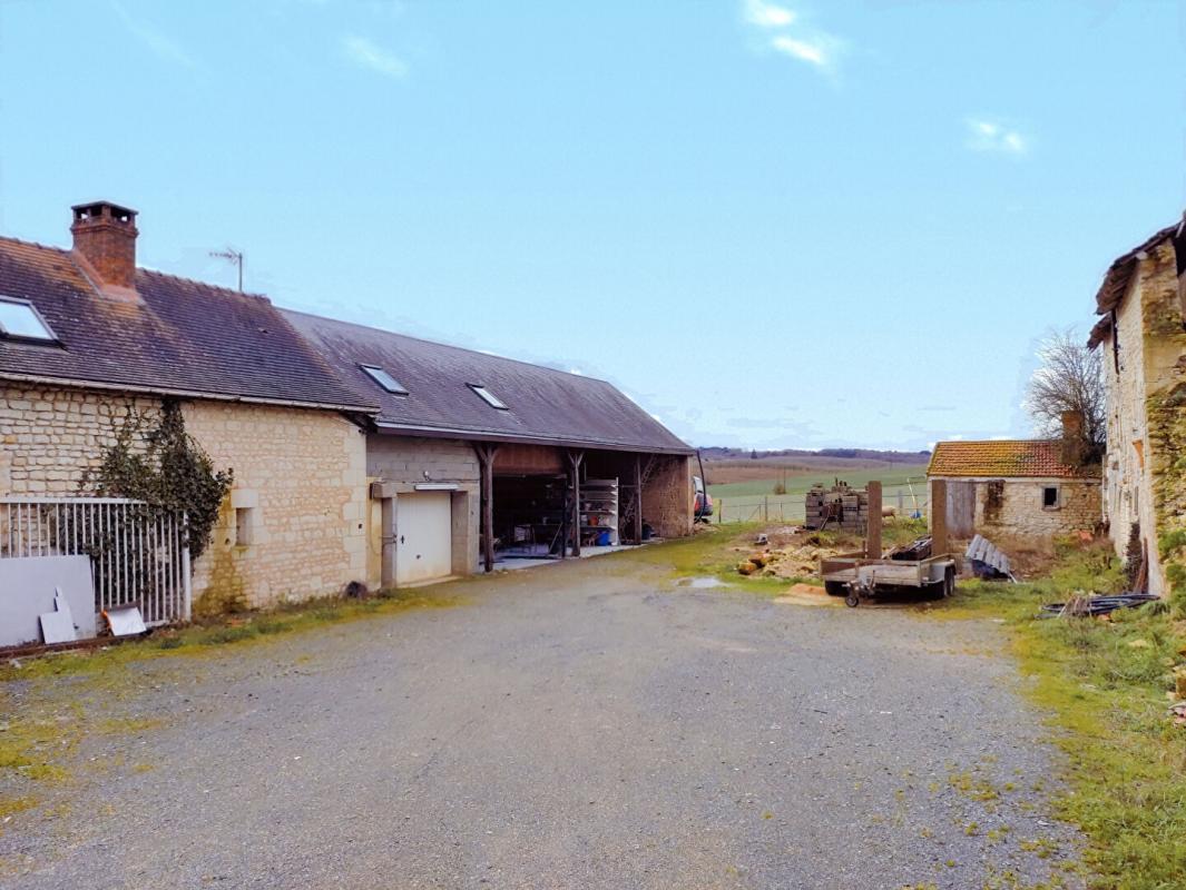 USSEAU Maison de pays 7 pièces 187 m2 avec grange sur 1 HA 7