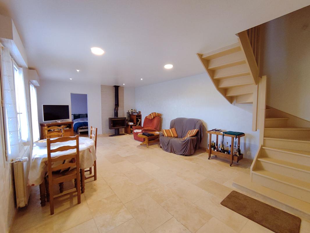 USSEAU Maison de pays 7 pièces 187 m2 avec grange sur 1 HA 8