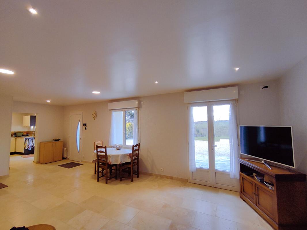 USSEAU Maison de pays 7 pièces 187 m2 avec grange sur 1 HA 9