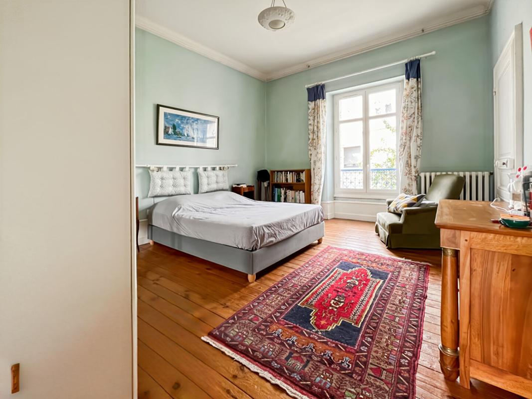 PERIGUEUX Maison  8 pièces 220 m2 garage 12