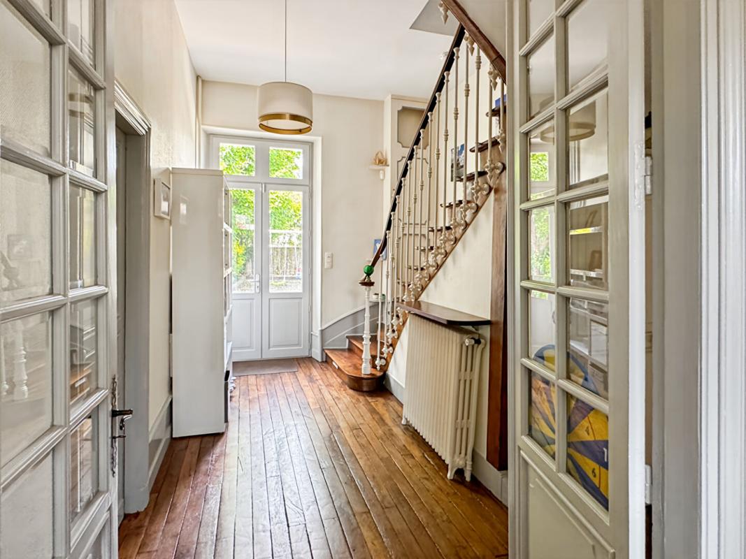 PERIGUEUX Maison  8 pièces 220 m2 garage 8