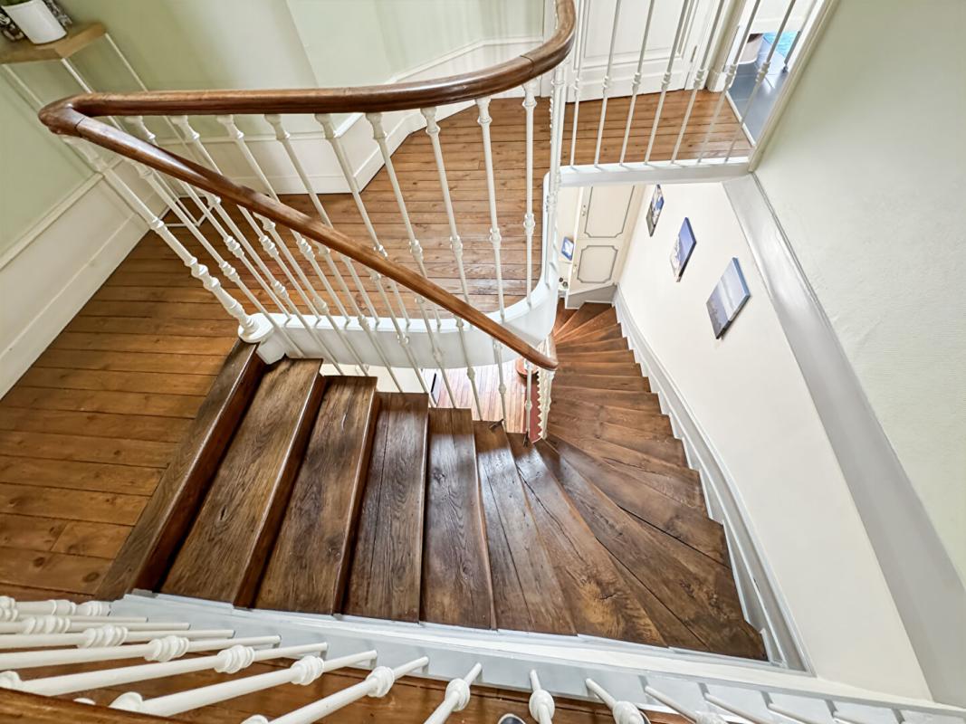 PERIGUEUX Maison  8 pièces 220 m2 garage 10