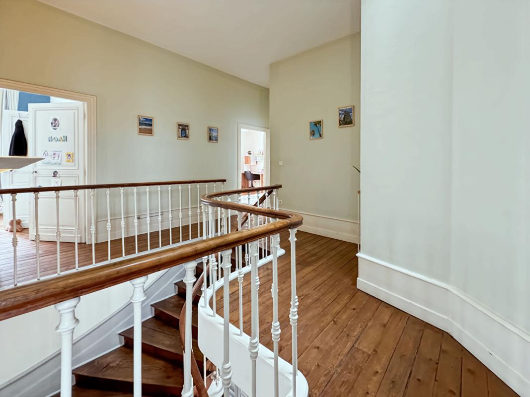 PERIGUEUX Maison  8 pièces 220 m2 garage 11