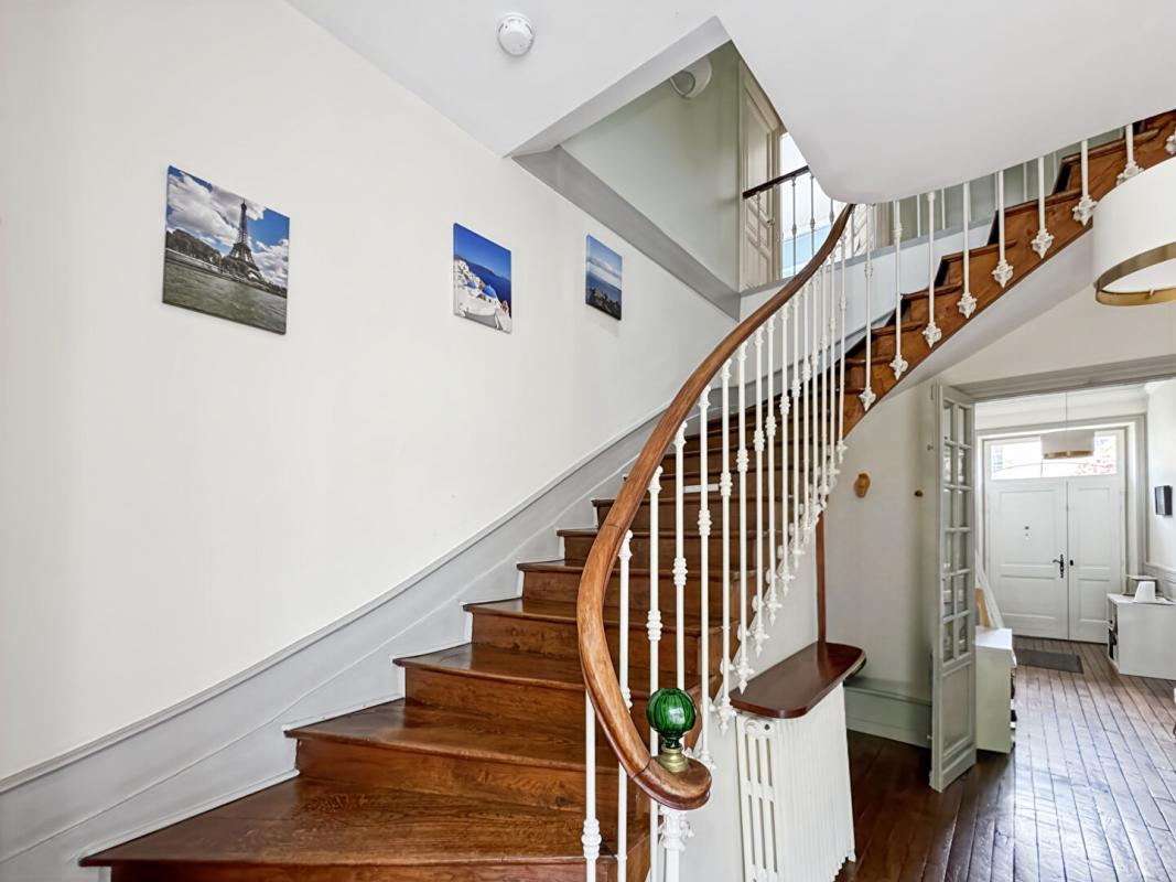 PERIGUEUX Maison  8 pièces 220 m2 garage 9