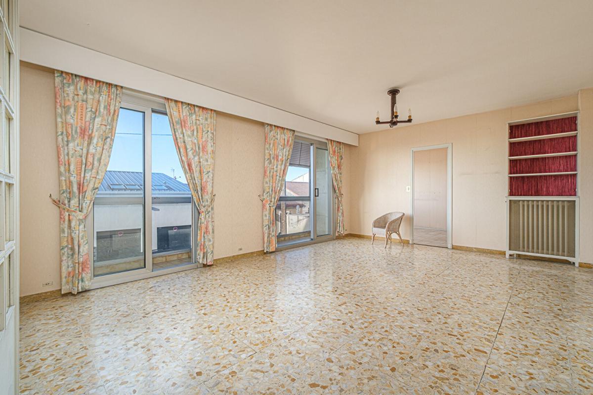 MARSEILLE-8E-ARRONDISSEMENT Appartement  4 pièce(s) 118 m2 vue mer, jardin partagé, box de garage 3