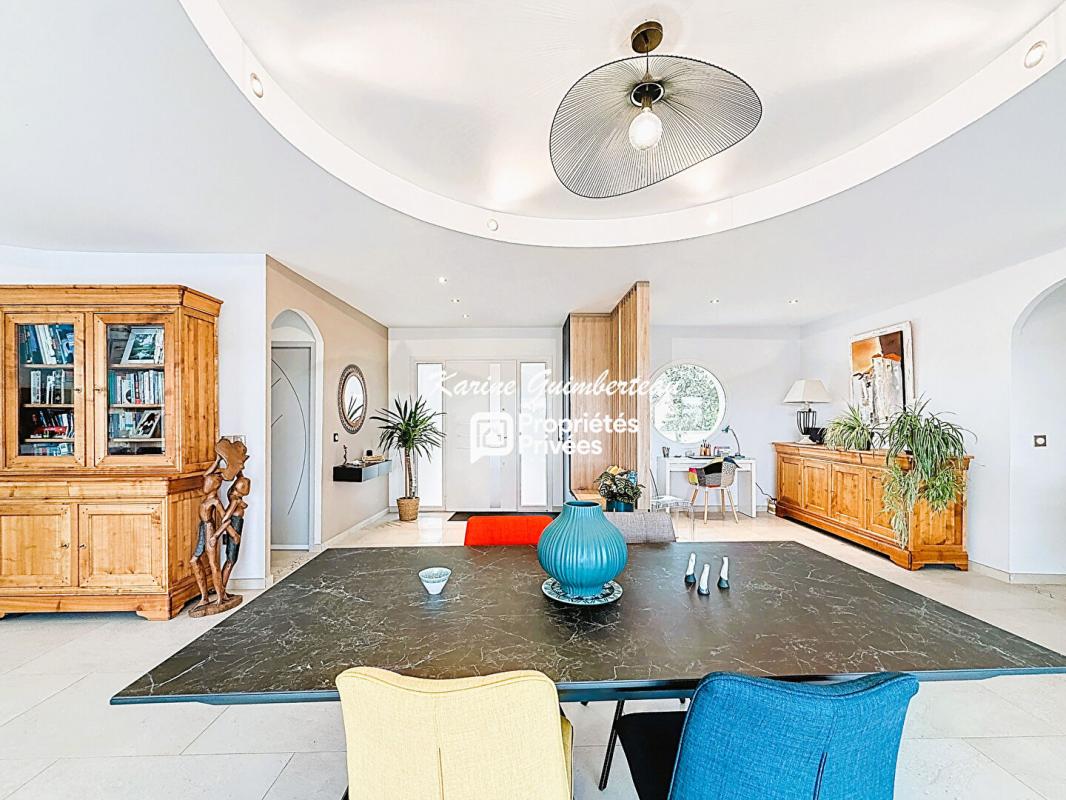 SAINT-DENIS-DE-PILE Villa de plain-pied  avec garage et piscine 10