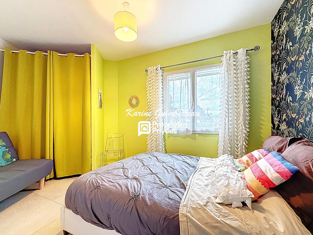 SAINT-DENIS-DE-PILE Villa de plain-pied  avec garage et piscine 11