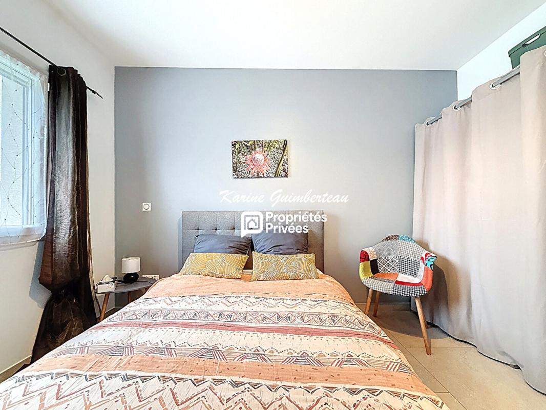 SAINT-DENIS-DE-PILE Villa de plain-pied  avec garage et piscine 13