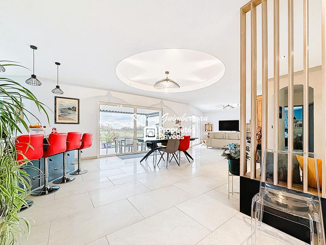 SAINT-DENIS-DE-PILE Villa de plain-pied  avec garage et piscine 14