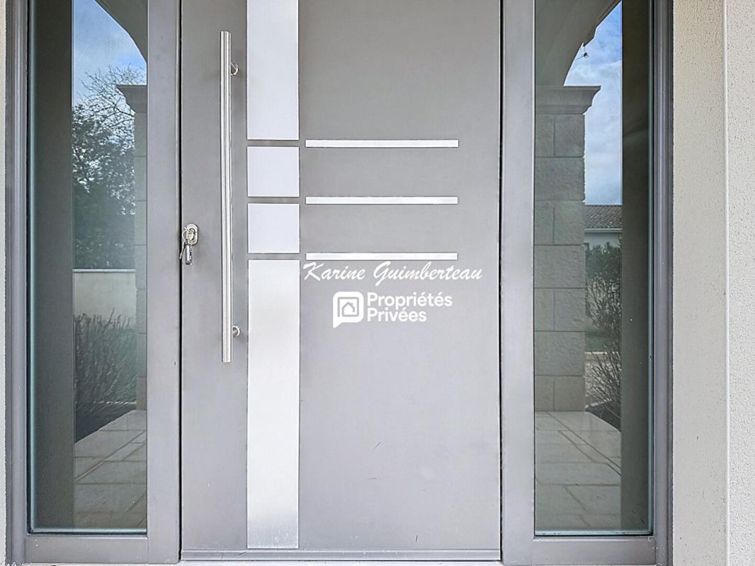 SAINT-DENIS-DE-PILE Villa de plain-pied  avec garage et piscine 4