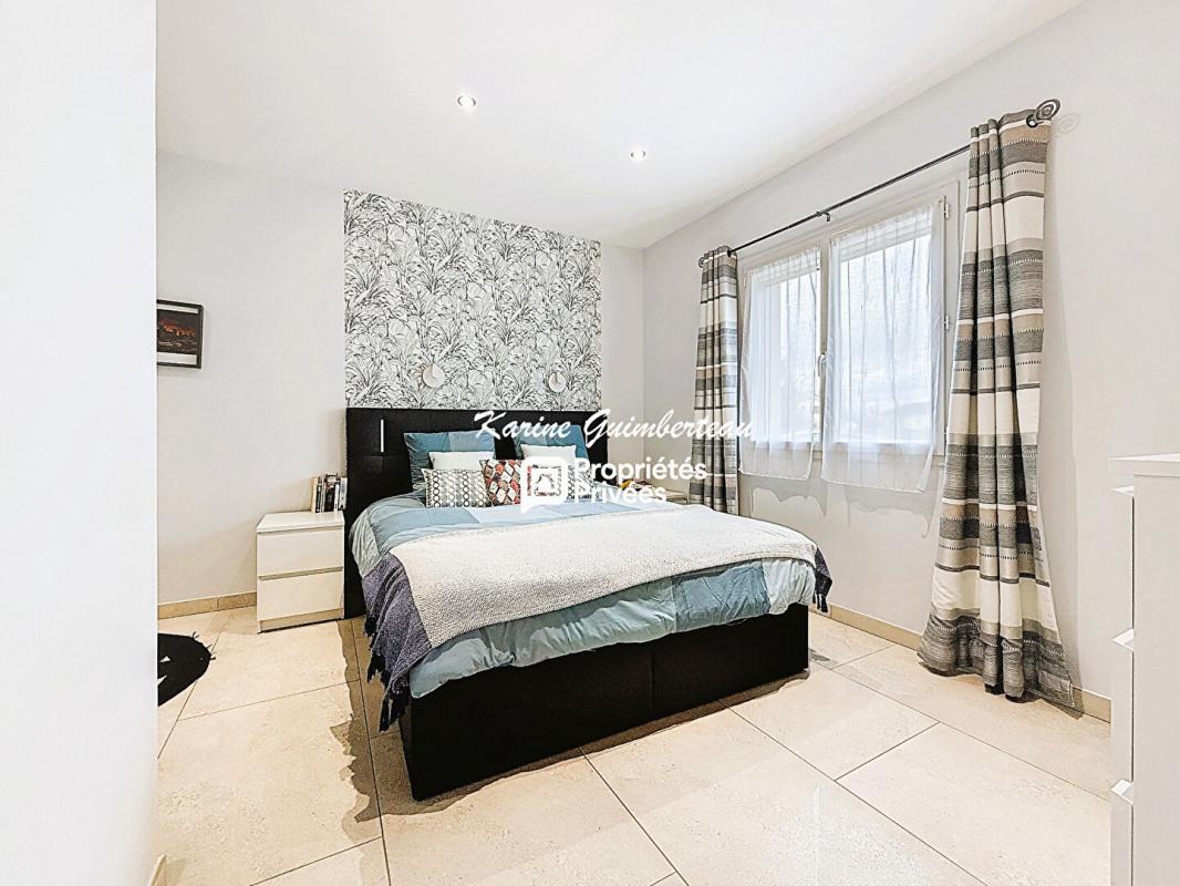 SAINT-DENIS-DE-PILE Villa de plain-pied  avec garage et piscine 6