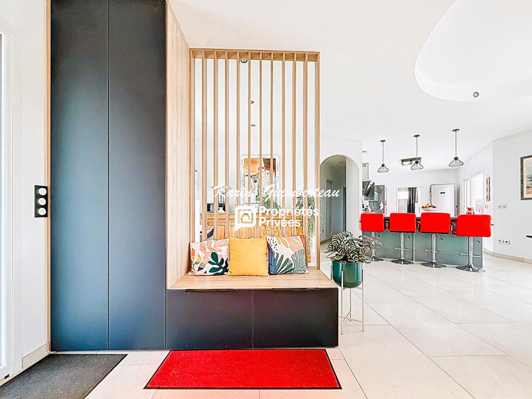 SAINT-DENIS-DE-PILE Villa de plain-pied  avec garage et piscine 8