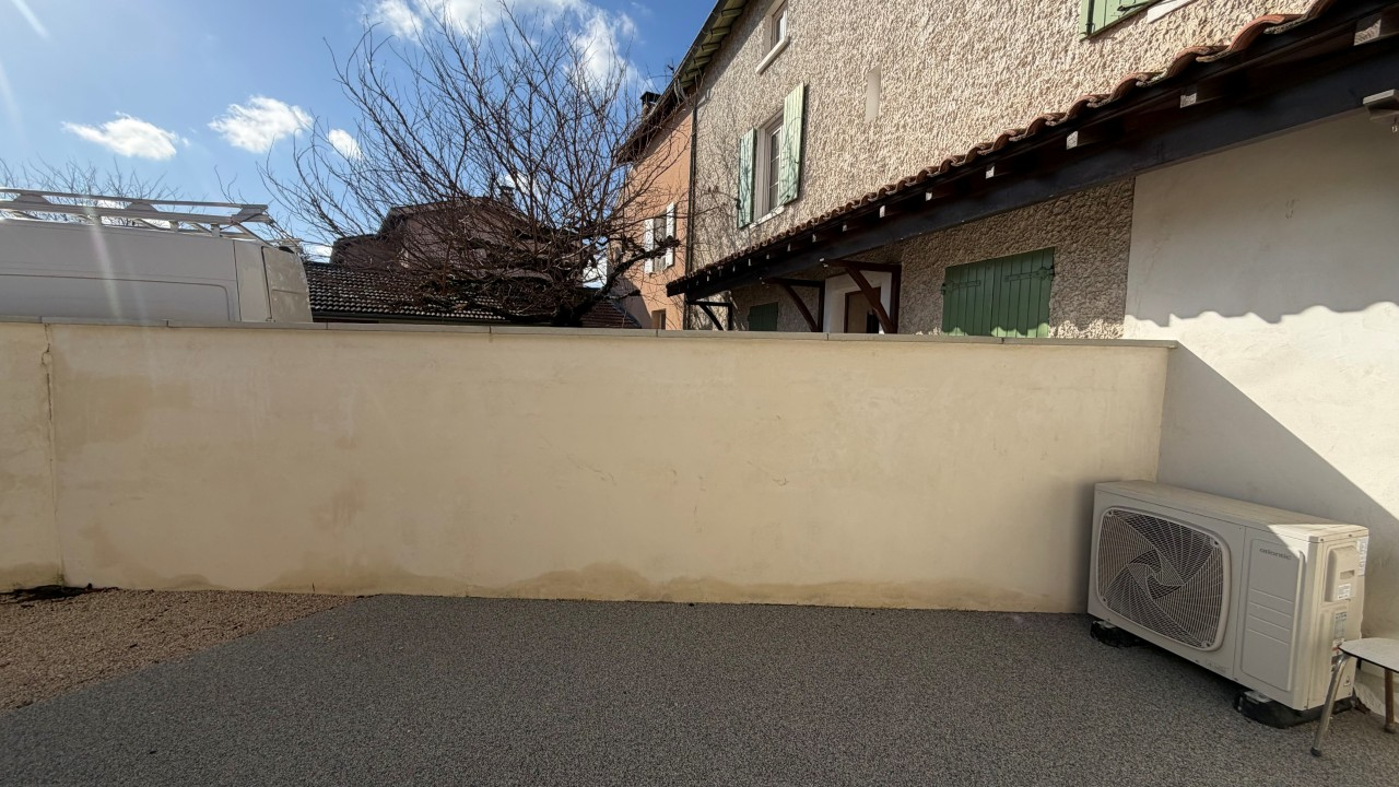 GREZIEU-LA-VARENNE Appartement Grezieu La Varenne 4 pièce(s) 82.97 m2 12