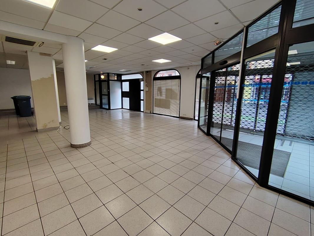 TOULOUSE TOULOUSE - Location Local Commercial d'Angle 195 m² , Secteur Bonnefoy 3