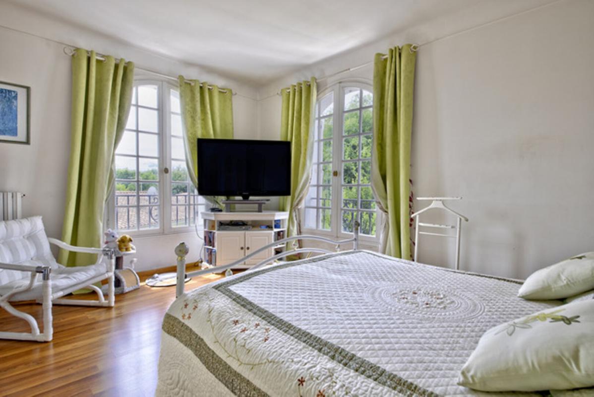 AUDENGE Villa de 220 m²  - Piscine & parc paysager de 1 300 m² - Calme absolu à proximité immédiate du centre-ville 10