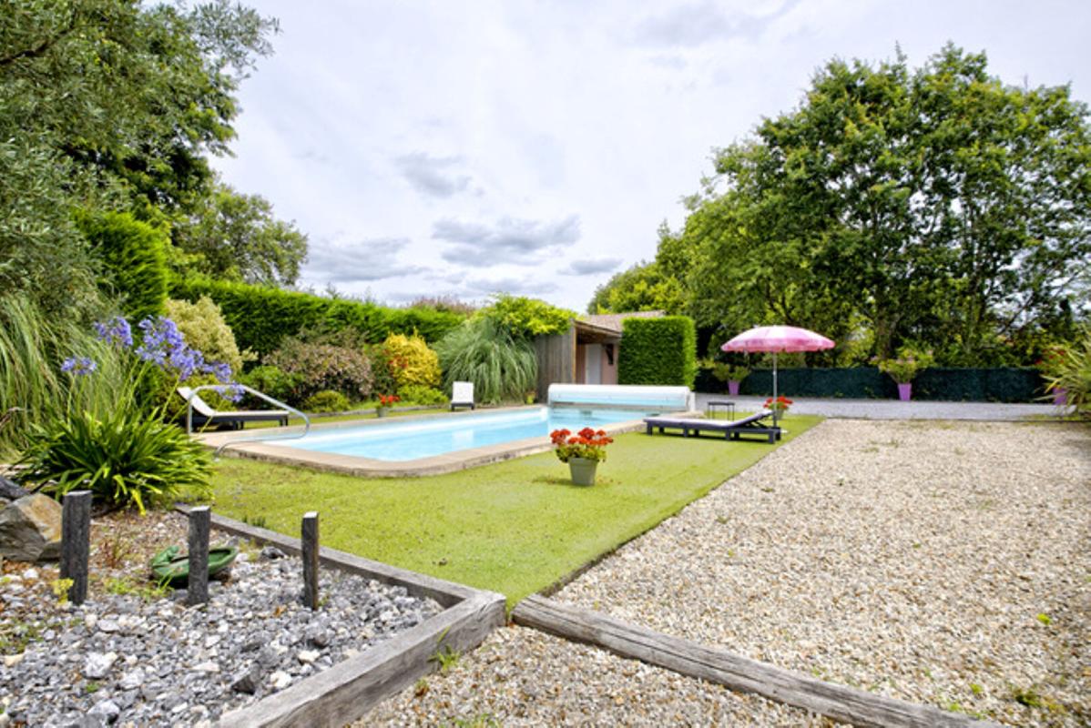 AUDENGE Villa de 220 m²  - Piscine & parc paysager de 1 300 m² - Calme absolu à proximité immédiate du centre-ville 2