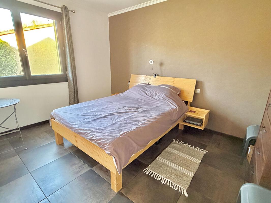 CAHORS Maison de plain pied 3 chambres sur 2200 m² de terrain avec piscine 12