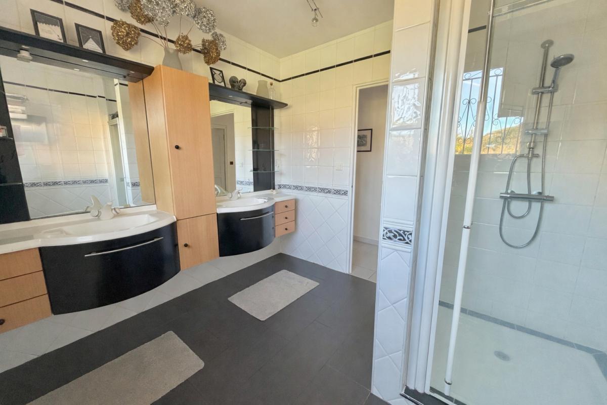 CAHORS Maison de plain pied 3 chambres sur 2200 m² de terrain avec piscine 14