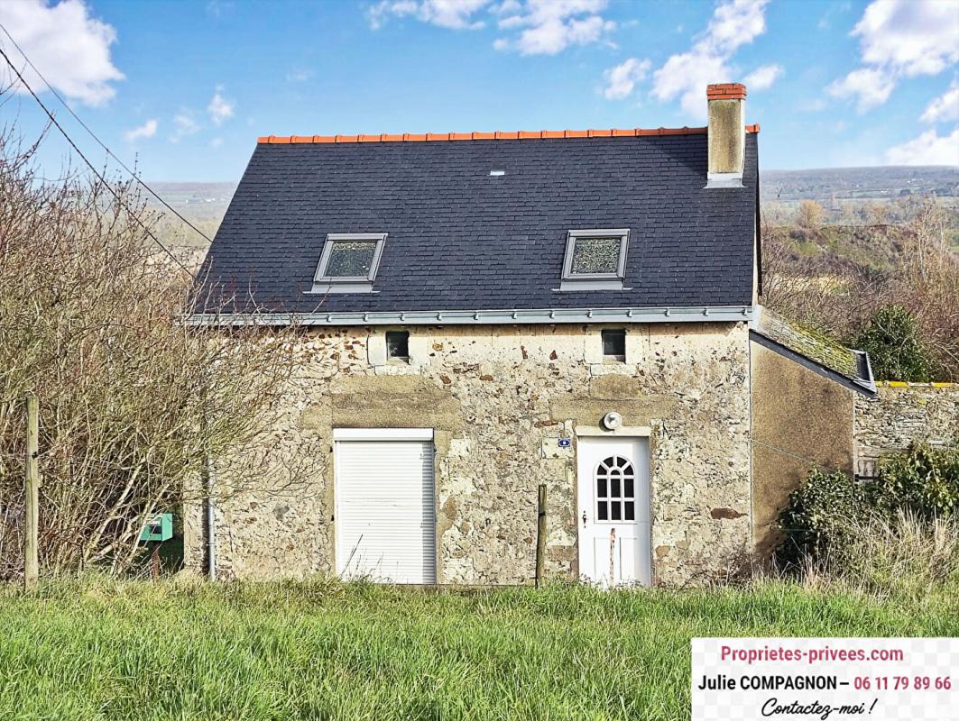 MAUGES-SUR-LOIRE Maison 1 chambre , avec garage, poulaillers EN PIERRE et terrain 2425 m² 1