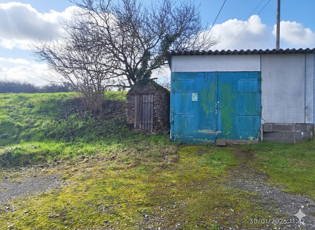 MAUGES-SUR-LOIRE Maison 1 chambre , avec garage, poulaillers EN PIERRE et terrain 2425 m² 13