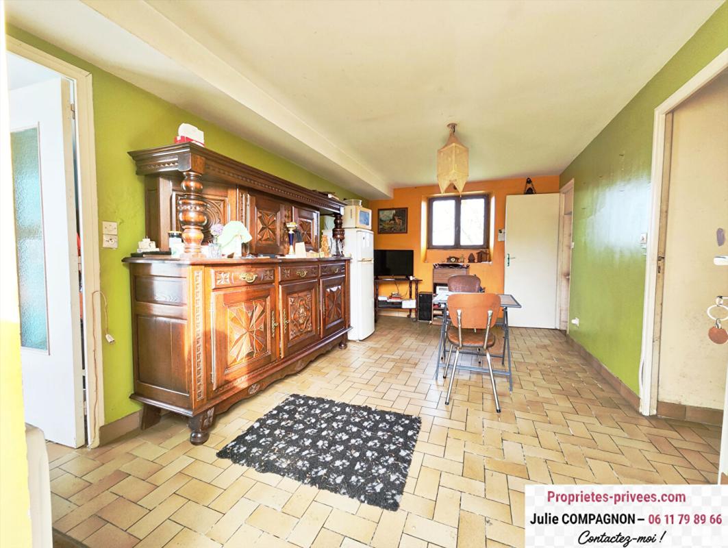 MAUGES-SUR-LOIRE Maison 1 chambre , avec garage, poulaillers EN PIERRE et terrain 2425 m² 5