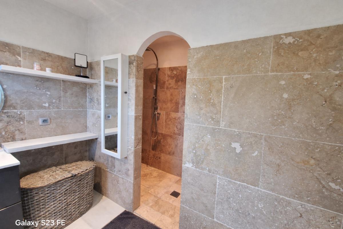 LE CANNET-DES-MAURES Bastide en pierre: Le Cannet Des Maures 7 pièce(s) 190 m2, terrain, piscine, Pool House,F2 indépendant 13