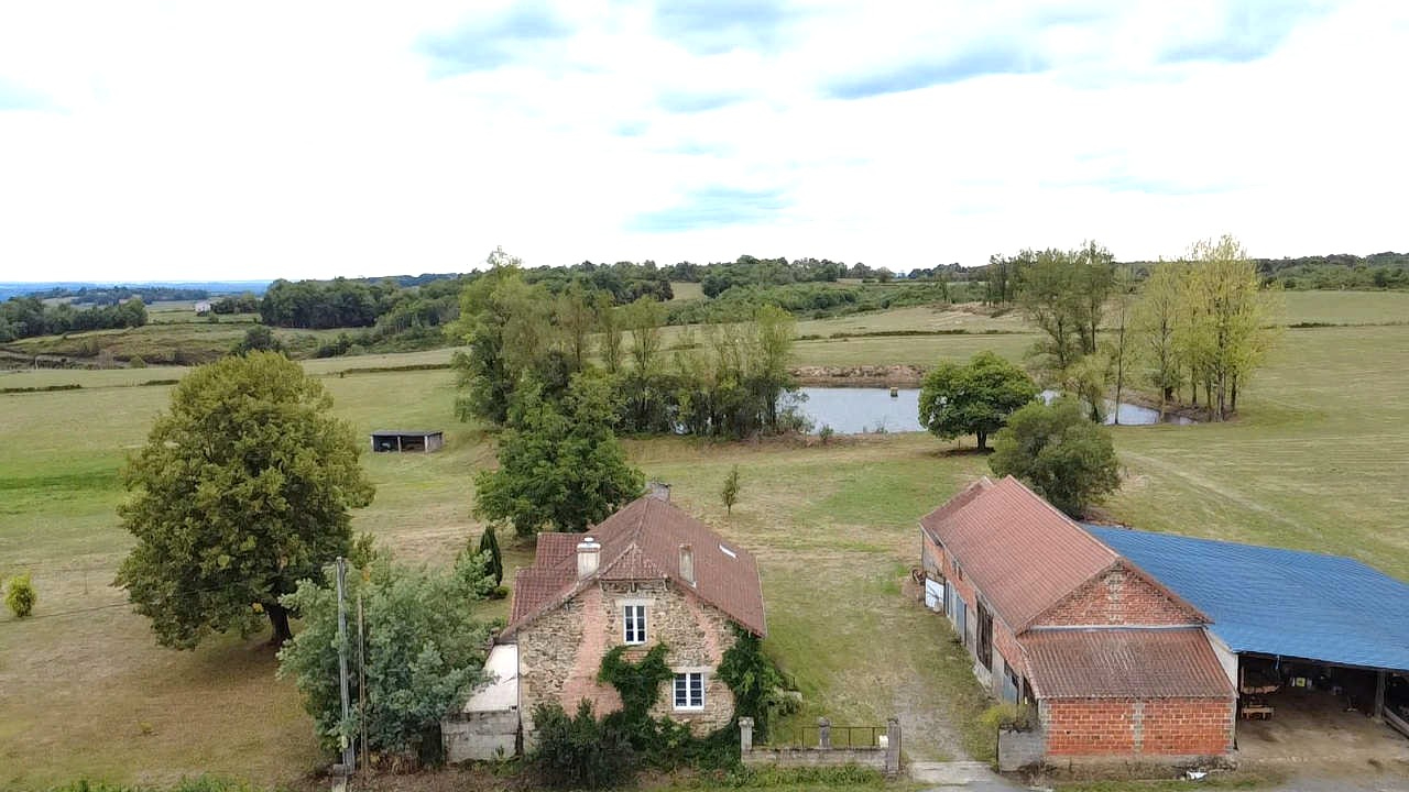GENIS Maison 165 m2 / grange / garage /étang / terrain 9 hectares 1