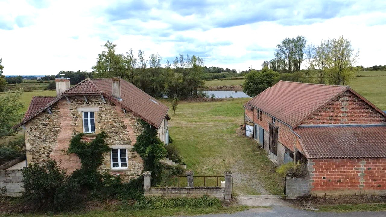 GENIS Maison 165 m2 / grange / garage /étang / terrain 9 hectares 2