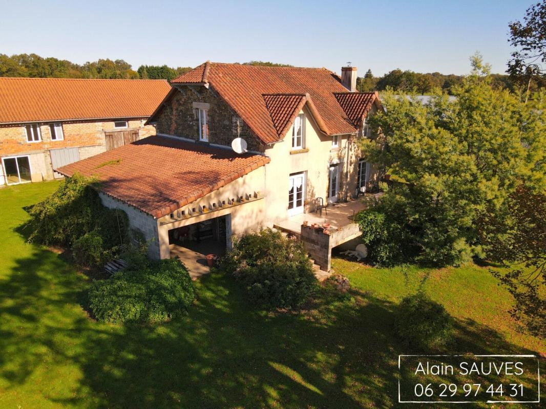 GENIS Maison 165 m2 / grange / garage /étang / terrain 9 hectares 3