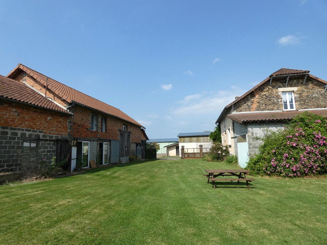 GENIS Maison 165 m2 / grange / garage /étang / terrain 9 hectares 6