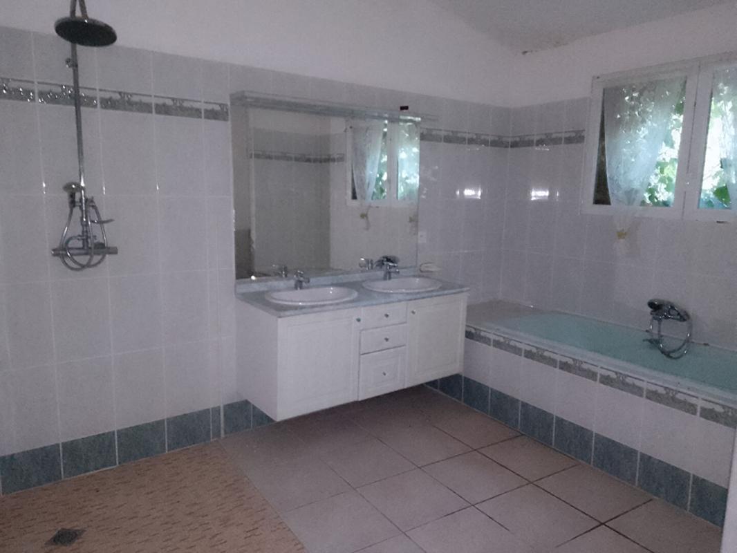 NERCILLAC Maison 4 chambres, jardin, à 10 mn de Cognac 5