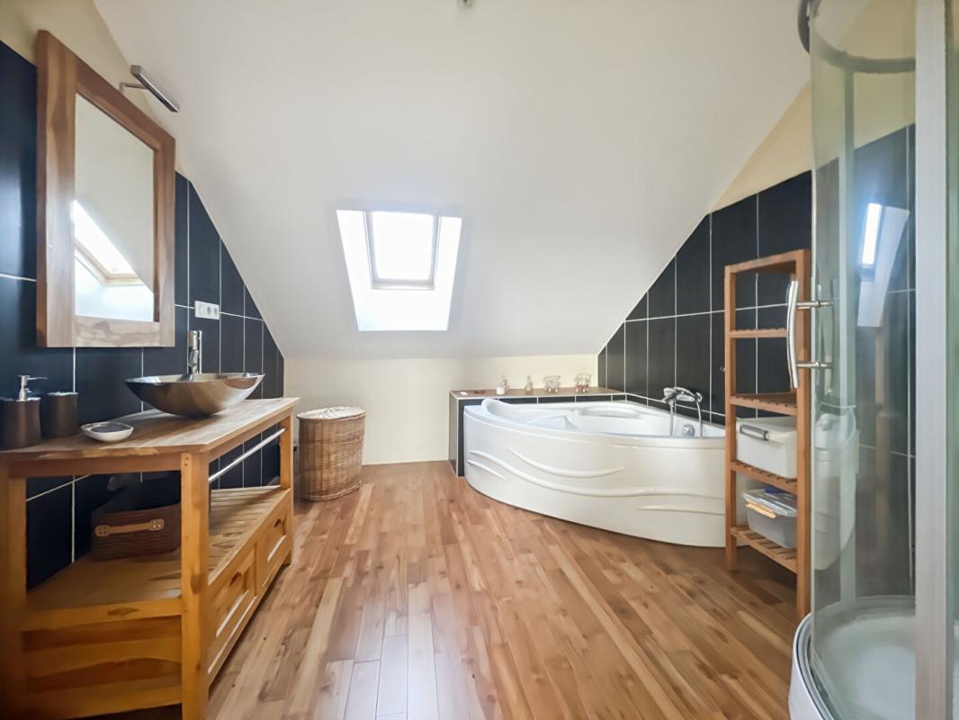 TOULOUSE-LE-CHATEAU Toulouse-le-Château - Maison familiale 5 chambres - vue panoramique - terrain arboré 2