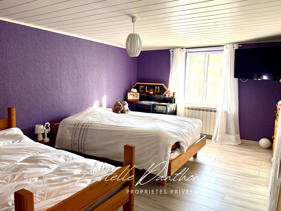 BIZONNES Maison 5 chambres et nombreuses dépendances 11