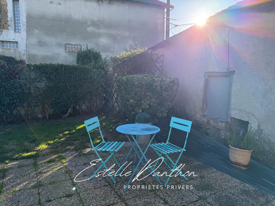 BIZONNES Maison 5 chambres 155m2 et 200m2 de dépendances 17