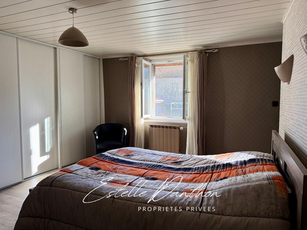 BIZONNES Maison 5 chambres et nombreuses dépendances 9