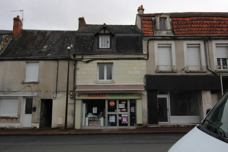 CHATELLERAULT Immeuble Chatellerault 6 pièce(s) 60.50 m2 1