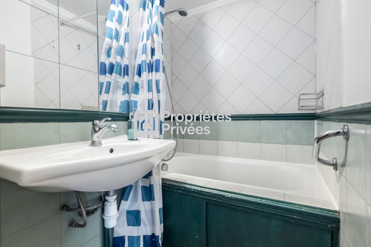 PARIS-1ER-ARRONDISSEMENT COUP DE COEUR Appartement 2 pièces rue de Rivoli côté Tuileries 34.4 m2 6