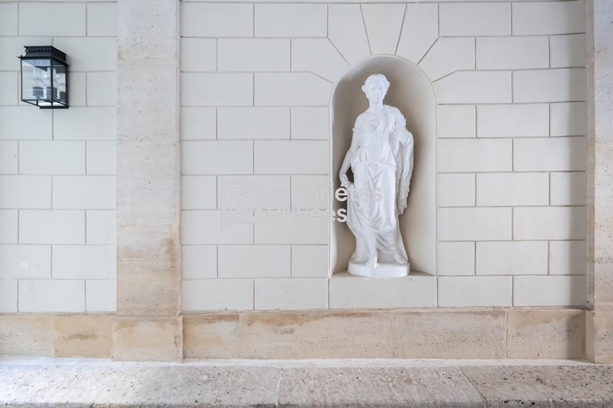 PARIS-1ER-ARRONDISSEMENT COUP DE COEUR Appartement 2 pièces rue de Rivoli côté Tuileries 34.4 m2 9