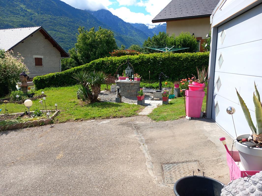 SAINT-AVRE Maison  6 pièce(s) 179 m2 12