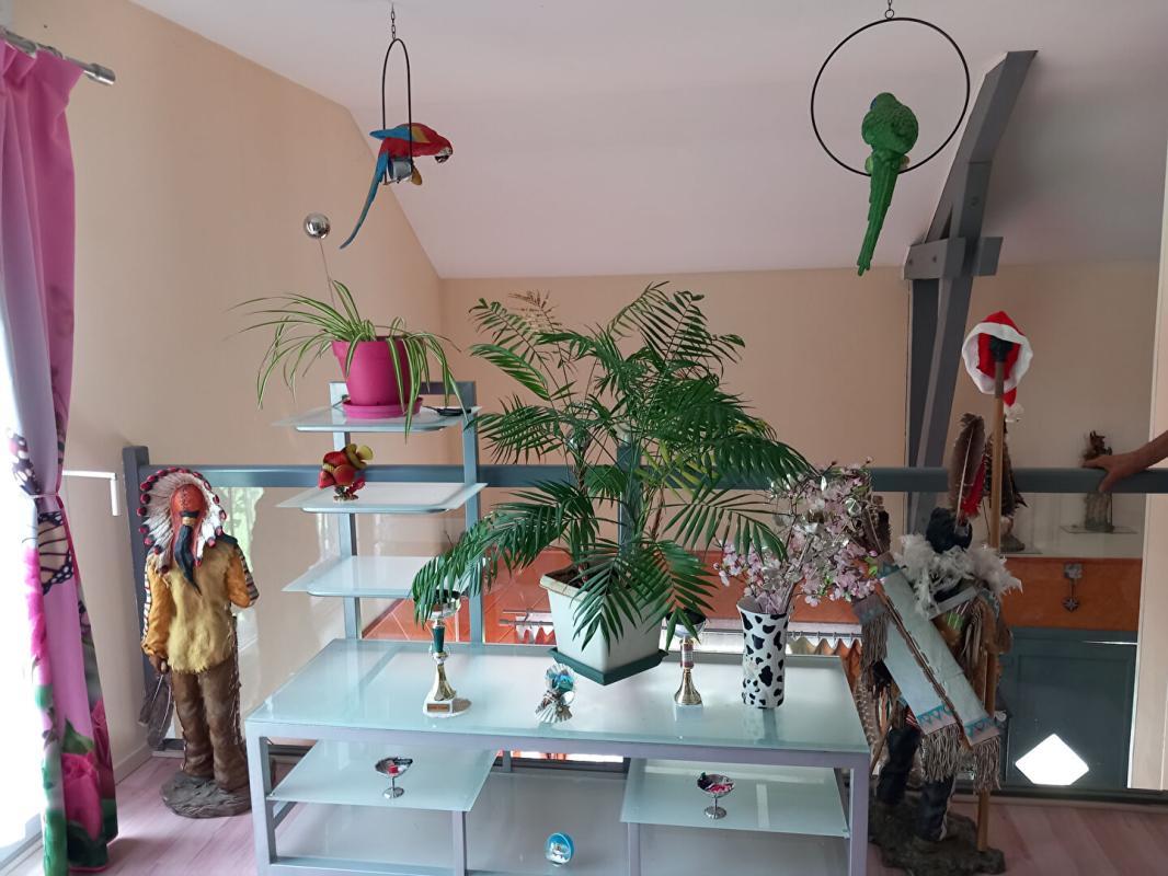 SAINT-AVRE Maison  6 pièce(s) 179 m2 18